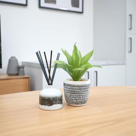 A Stylish Apartment With Parking In Preston 普雷斯顿 外观 照片