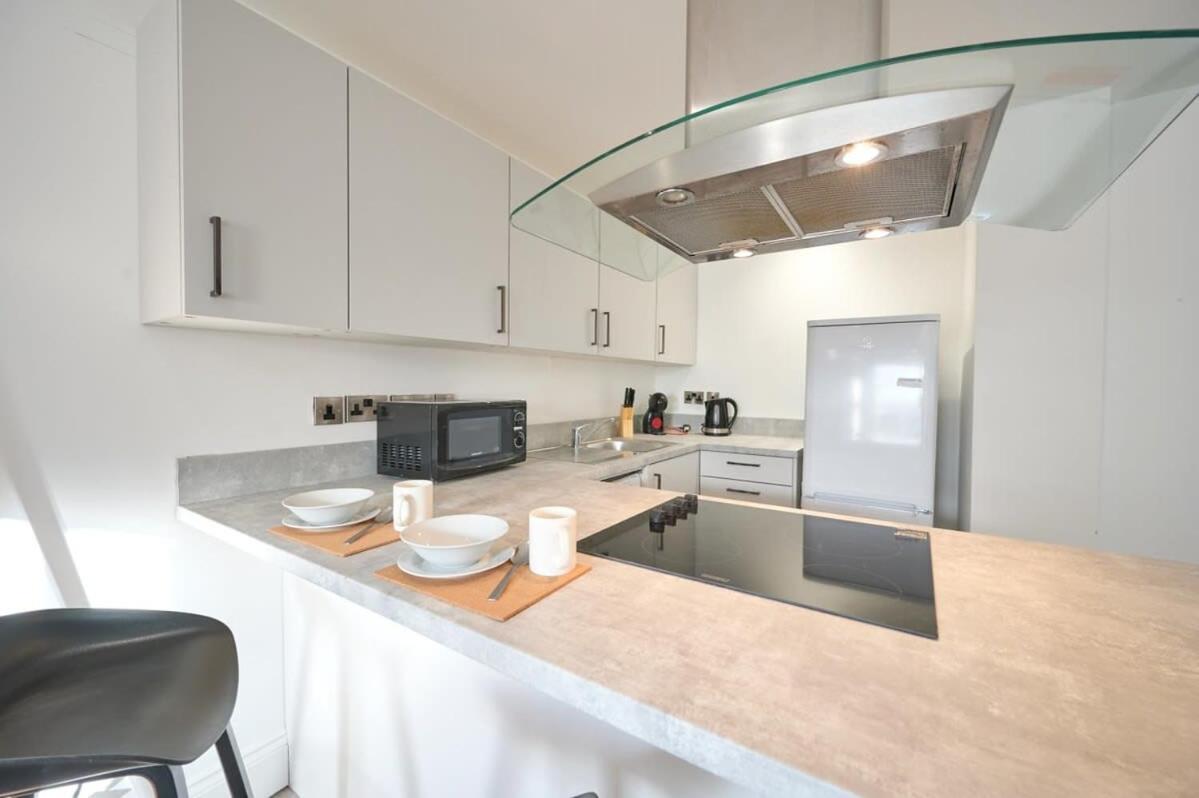 A Stylish Apartment With Parking In Preston 普雷斯顿 外观 照片